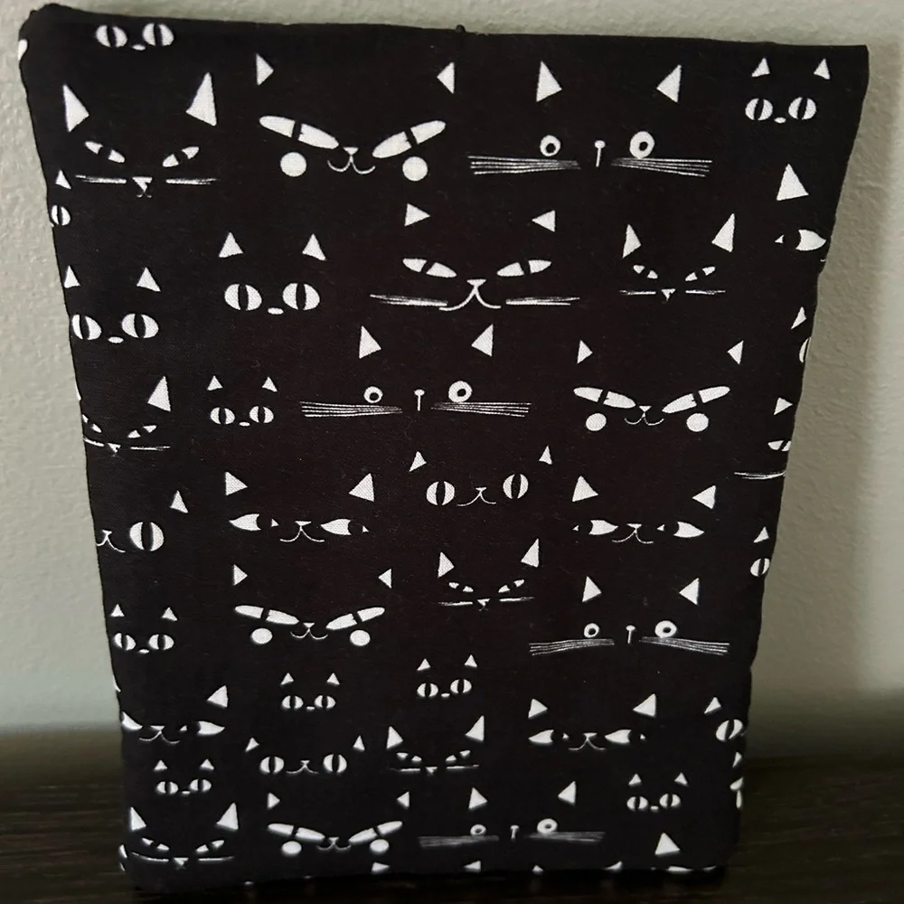 Black Cat Whiskers Padded Sleeve l Front pocket l button l Handmade l Kindle